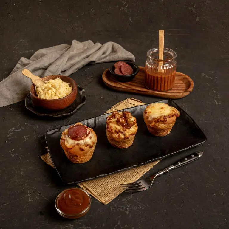 PIZZA CUPCAKE PLATTER